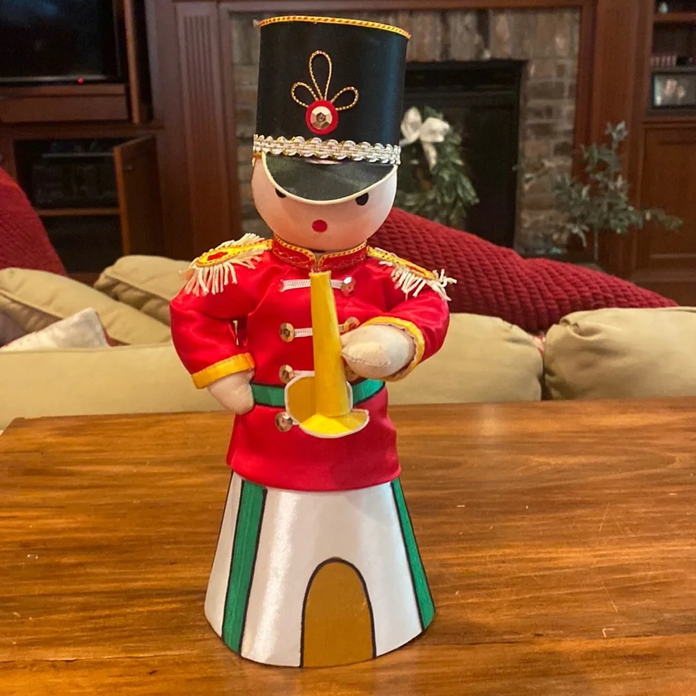 Vintage Emporium Capwell Christmas Soldier